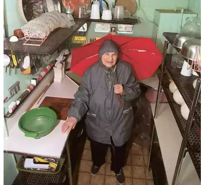 La vie de l'Américaine qui voulait transformer sa maison en "lave-vaisselle géant" se transforme en bande dessinée