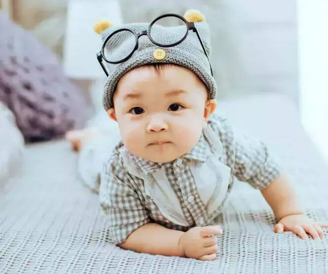 "Cette compétence rejaillit sur son cerveau en plein développement": on vous dévoile les 4 atouts du bilinguisme pour le tout-petit