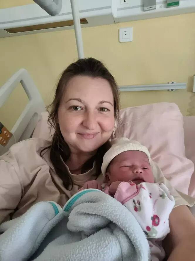 C'est une fille! Un bébé naît dans ce village de la Côte d'Azur pour la première fois depuis 63 ans (on vous raconte l'histoire)