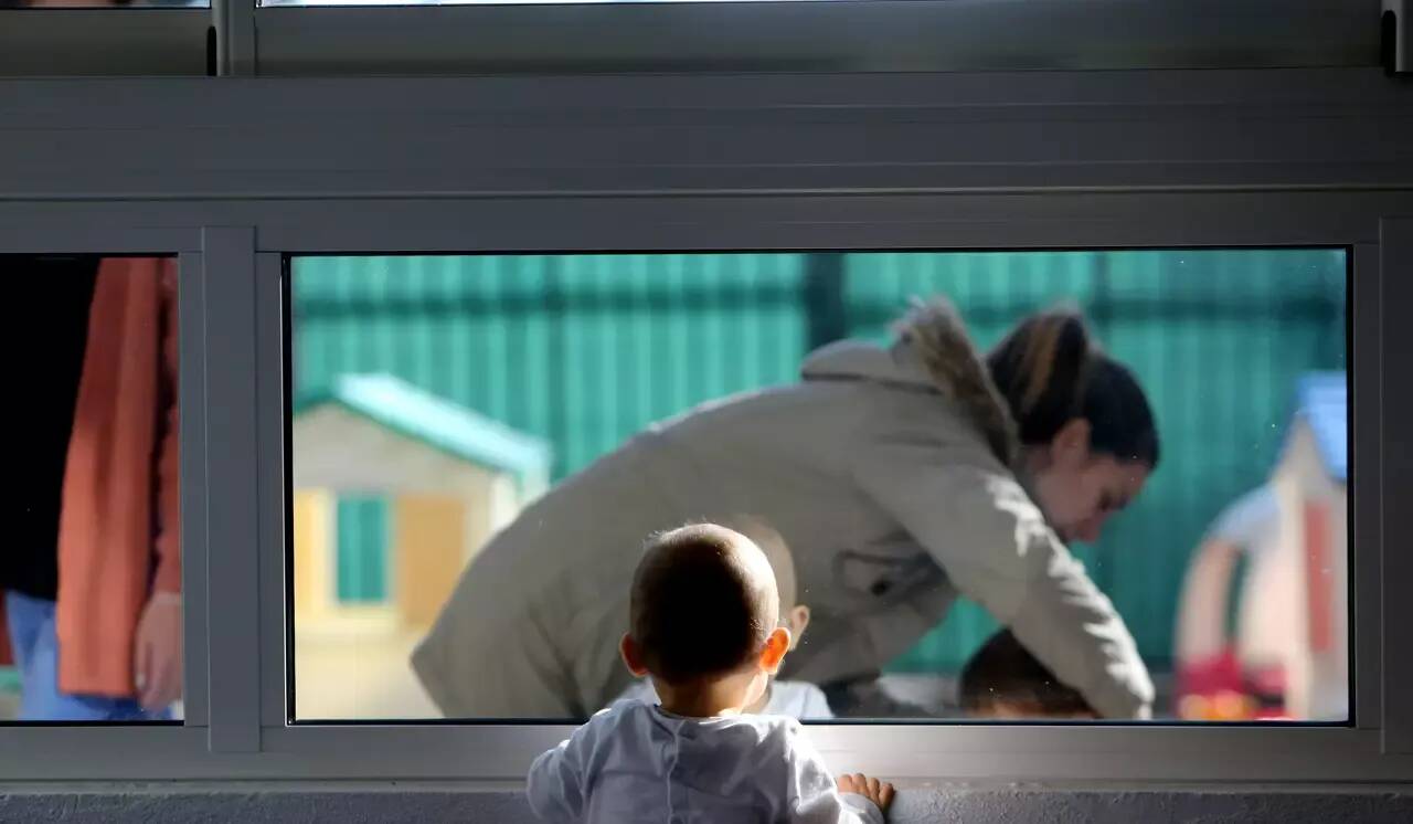 "On ne peut pas accepter qu'une société traite ses enfants de cette manière": plus de 2.000 enfants sont à la rue en France, le cri d'alarme des associations
