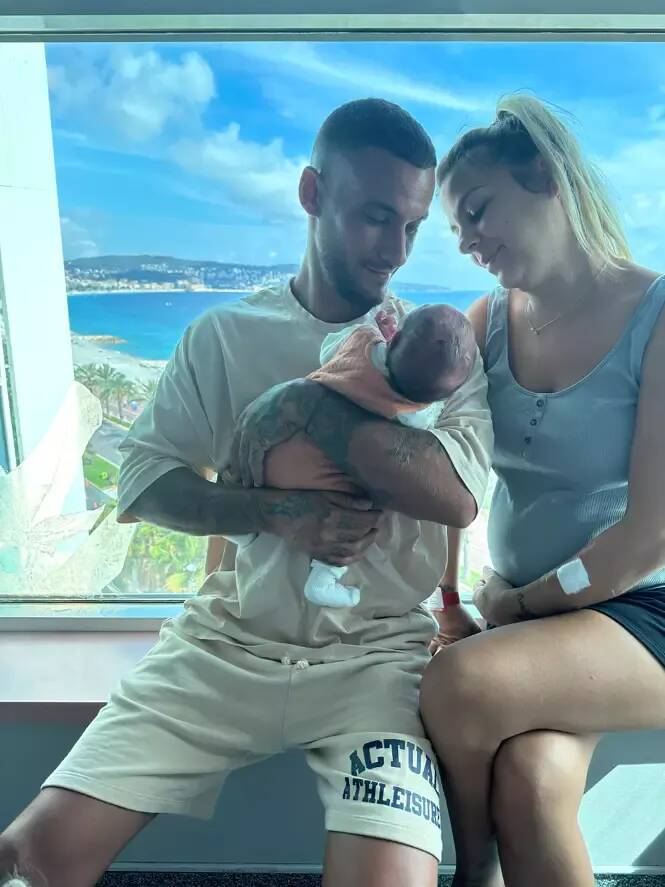 "C'est allé hyper vite": il raconte l'accouchement en urgence de sa femme dans le hall de la maternité à Nice