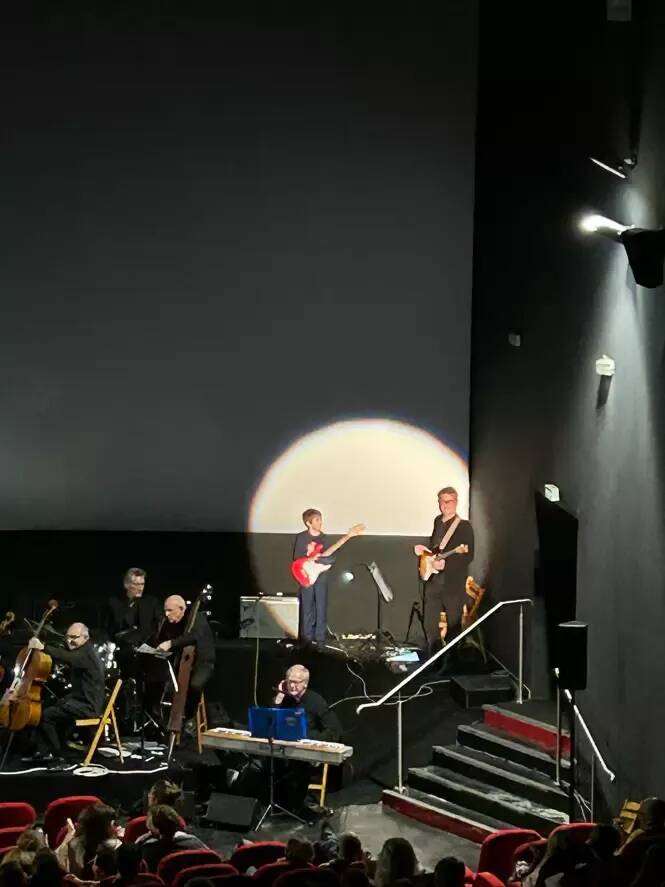 "Tout le monde m'a rassuré avant de monter": à 10 ans, il joue son premier concert sur la scène du festival "C'est pas classique" à Nice