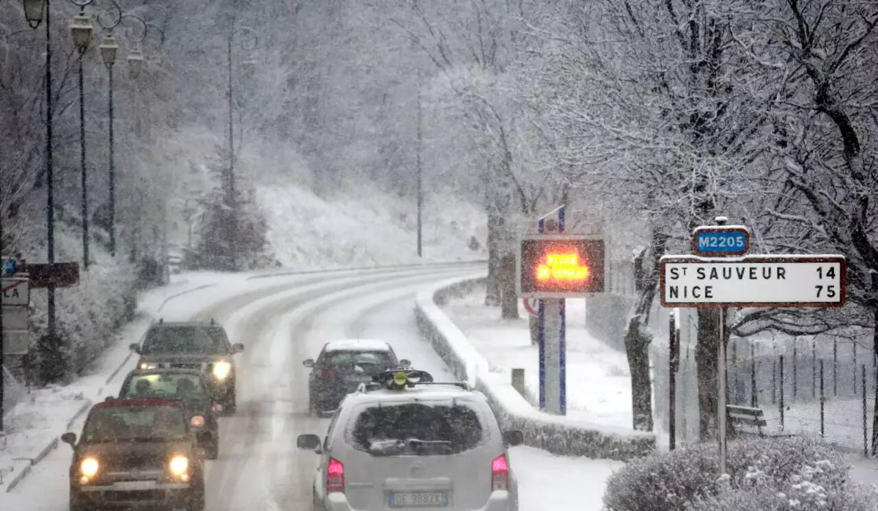 Accès à Isola 2000 coupé, risque avalanche maximal, jusqu'à 100mm de pluie: ce qu'il faut savoir sur les intempéries dans les Alpes-Maritimes à la mi-journée