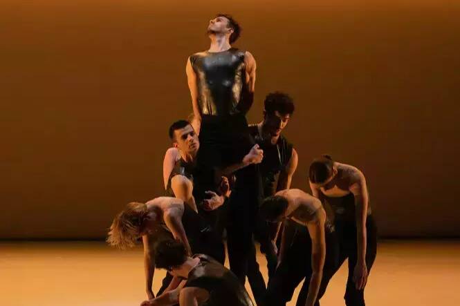 Julien Lestel, le danseur marseillais qui fait vivre la sculpture de Rodin, sur scène à Cannes