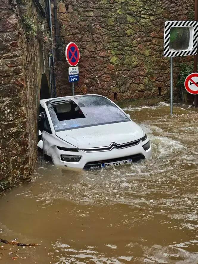 Une automobiliste et son chien sauvés des eaux par un policier au repos à Théoule-sur-Mer