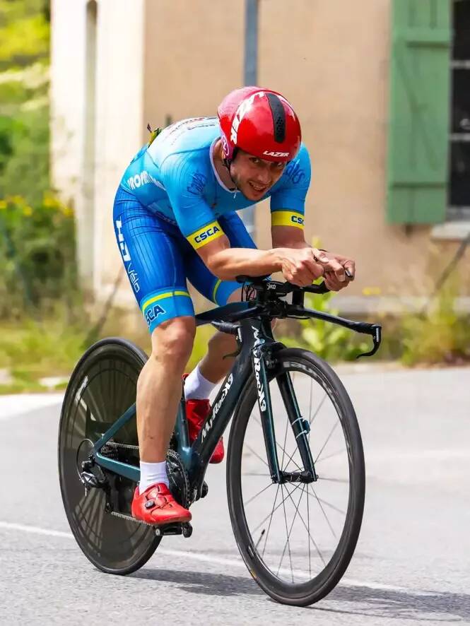 "Quand je croise Tadej Pogacar, je me fais vite distancer": ce maire de la Côte d'Azur s'entraîne pour L'Étape du Tour samedi