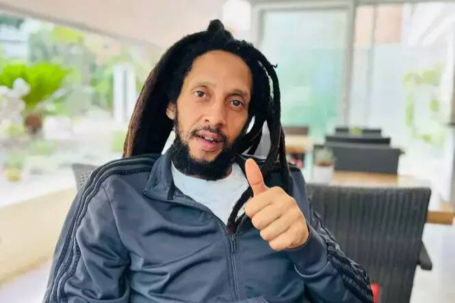 "Je vis pour être sur scène et partager ça avec les gens": Julian Marley débarque bientôt au Mas des Escaravatiers
