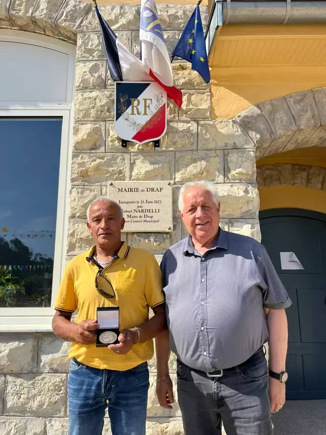 "Je lance une bouteille à la mer pour avoir de ses nouvelles...": il a sauvé un homme il y a un mois et cherche à savoir comment il va