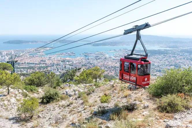 Le maire de cette ville de la Côte d'Azur rêve toujours d'un téléphérique pour régler la saturation automobile