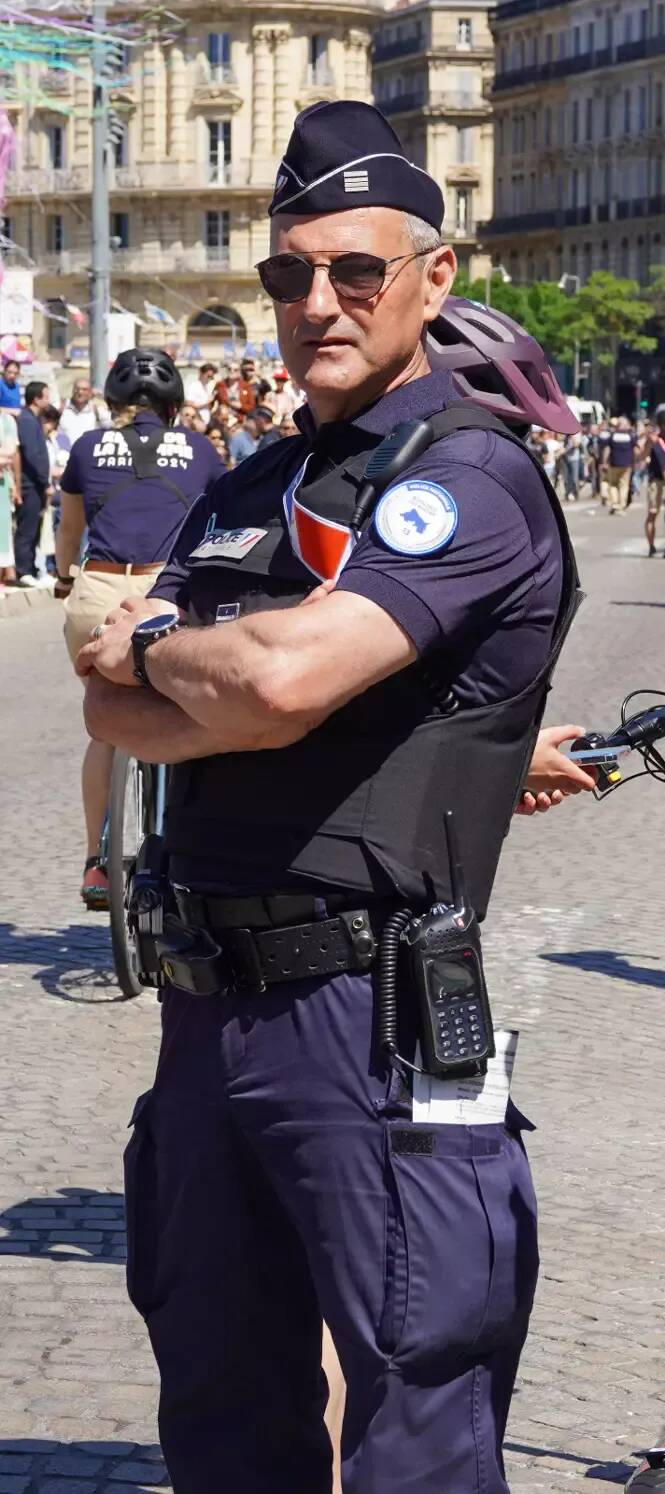 CHARLIE HEBDO, 10 ANS APRES. "J'ai perdu la moitié de moi-même le 7 janvier 2015": le frère jumeau du policier assassiné poursuit le combat contre l'intolérance