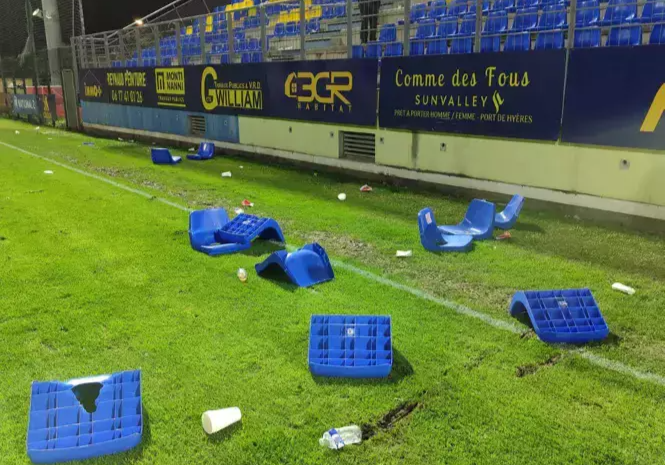 Des débordements éclatent après le match de foot Hyères - Cannes: la police doit intervenir, le préfet du Var condamne