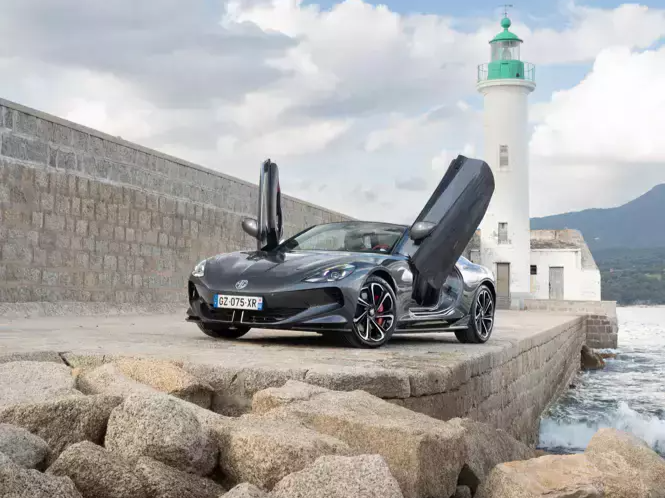 Que vaut la MG Cyberster, le roadster électrique à l'ADN britannique et au souffle de supercar?
