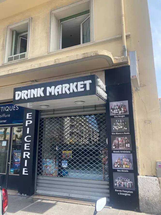 Le contrôle de la police municipale pour des nuisances aboutit à la fermeture de l'épicerie de nuit pour produits non conformes à Nice