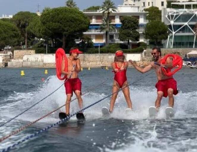 Déguisements, averse, bonne ambiance... Le challenge Marco-Grilli du club de ski nautique de Juan-les-Pins pas refroidit par la pluie ce mercredi