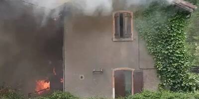 Une maison prend feu près de la gare à la sortie de Puget-Théniers