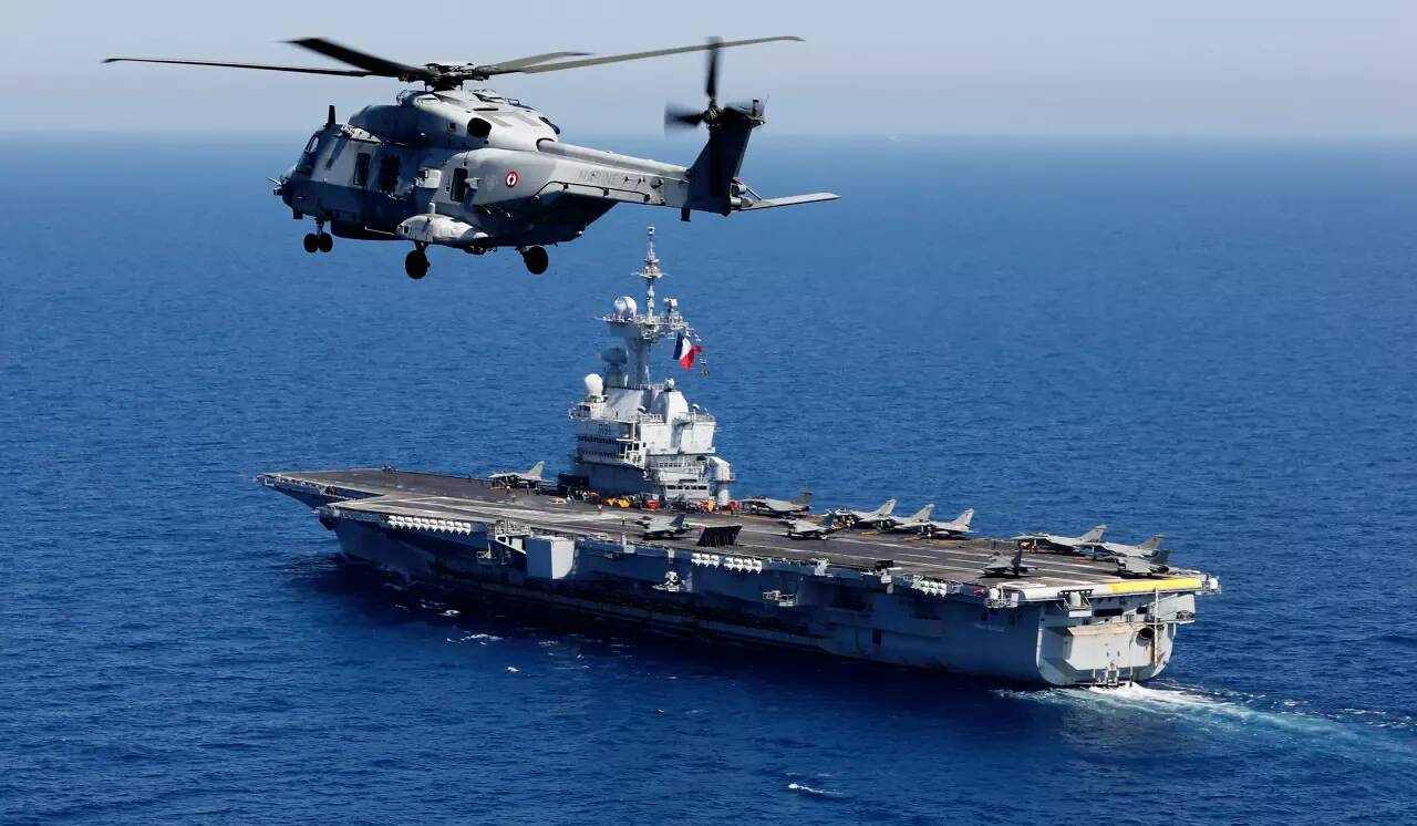 Quand Emmanuel Macron voulait fêter la victoire de l'équipe de France à la Coupe du monde sur le Charles-de-Gaulle