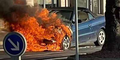 Une voiture en flammes sur la chaussée en centre-ville de Cagnes-sur-Mer, la circulation perturbée