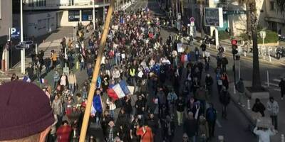 Environ 500 manifestants contre le pass vaccinal à Toulon, le tunnel fermé