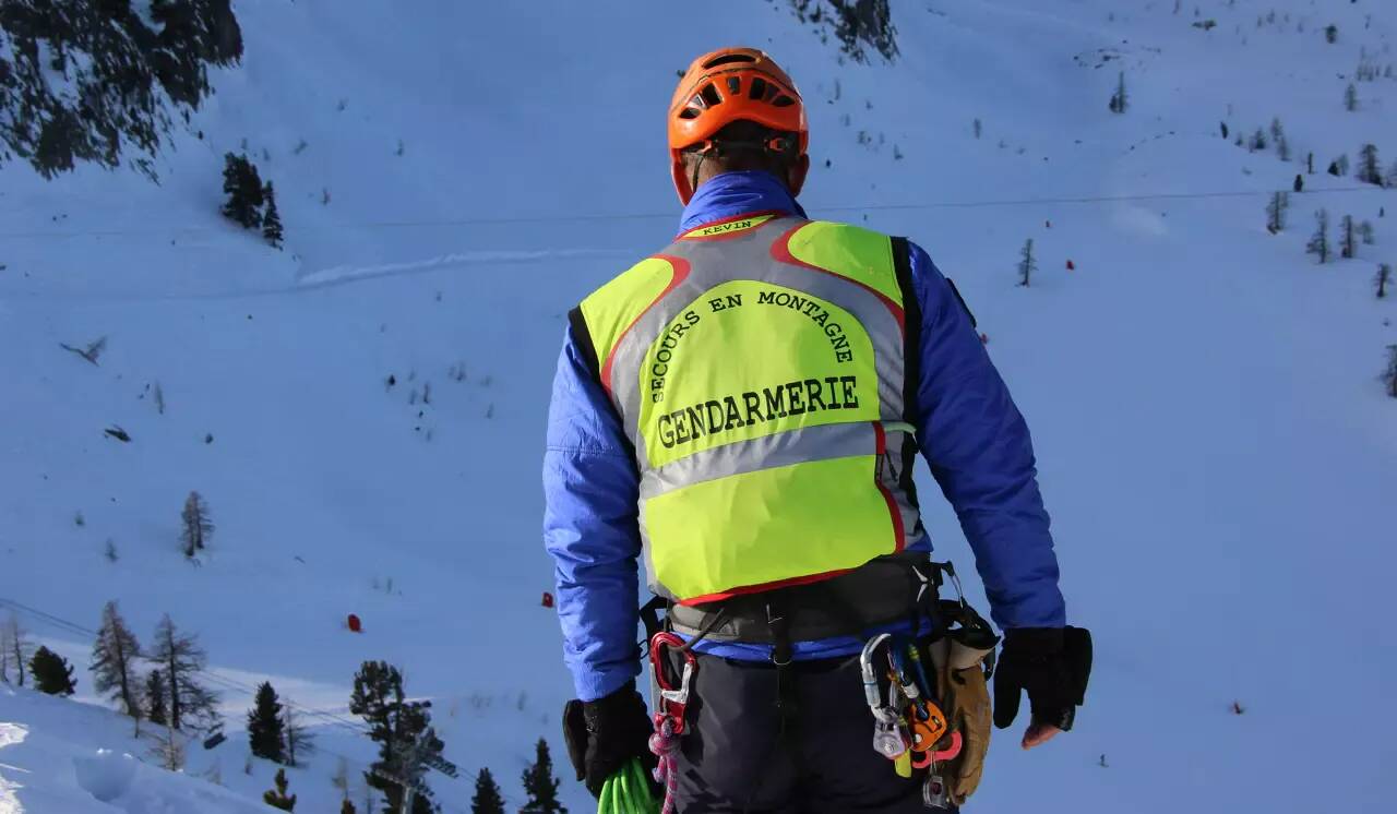 Neige verglacée, perte de contrôle, enquête ouverte: ce que l'on sait après le dramatique accident de ski qui a couté la vie à un enfant dans les Alpes