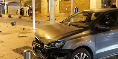 Une voiture finit sur le flanc devant la devanture de Zara après une collision spectaculaire à Cannes