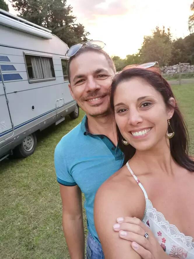 "On a fait de cette crise de la Covid une force"... Ce couple a tout plaqué et raconte son périple en camping-car en Europe