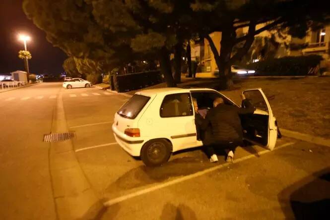 Elle vit dans sa voiture sur un parking de supermarché du Var depuis 11 mois et refuse d'être aidée