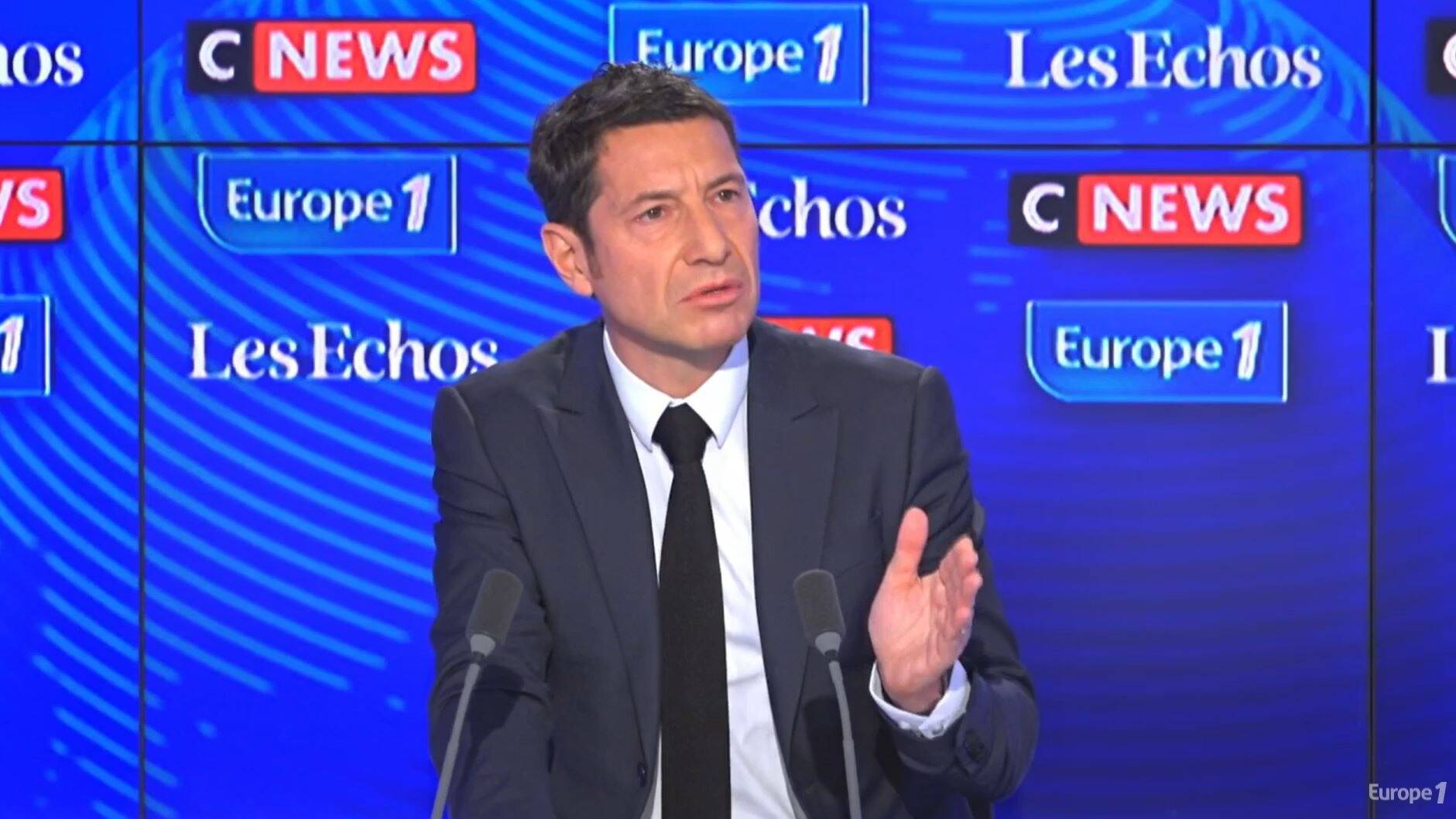 Pour David Lisnard, "le pass vaccinal est aussi utilisé comme une arme politique"