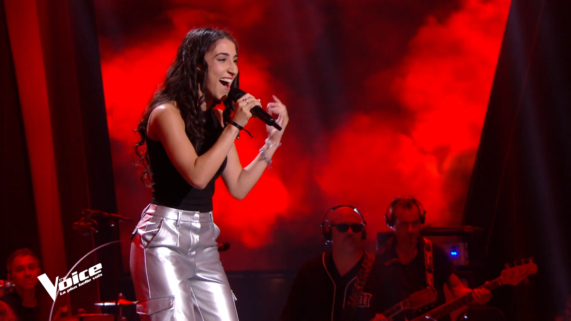 "Je suis une enfant du monde": la chanteuse varoise Eÿs (Inès) sur la scène de The Voice, ce samedi sur TF1