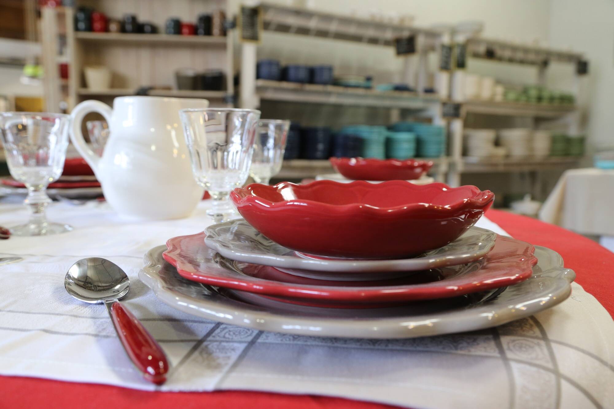 Art du patrimoine locale, Fleuron industriel du haut-Var... la faïencerie de Varages va poursuivre son activité