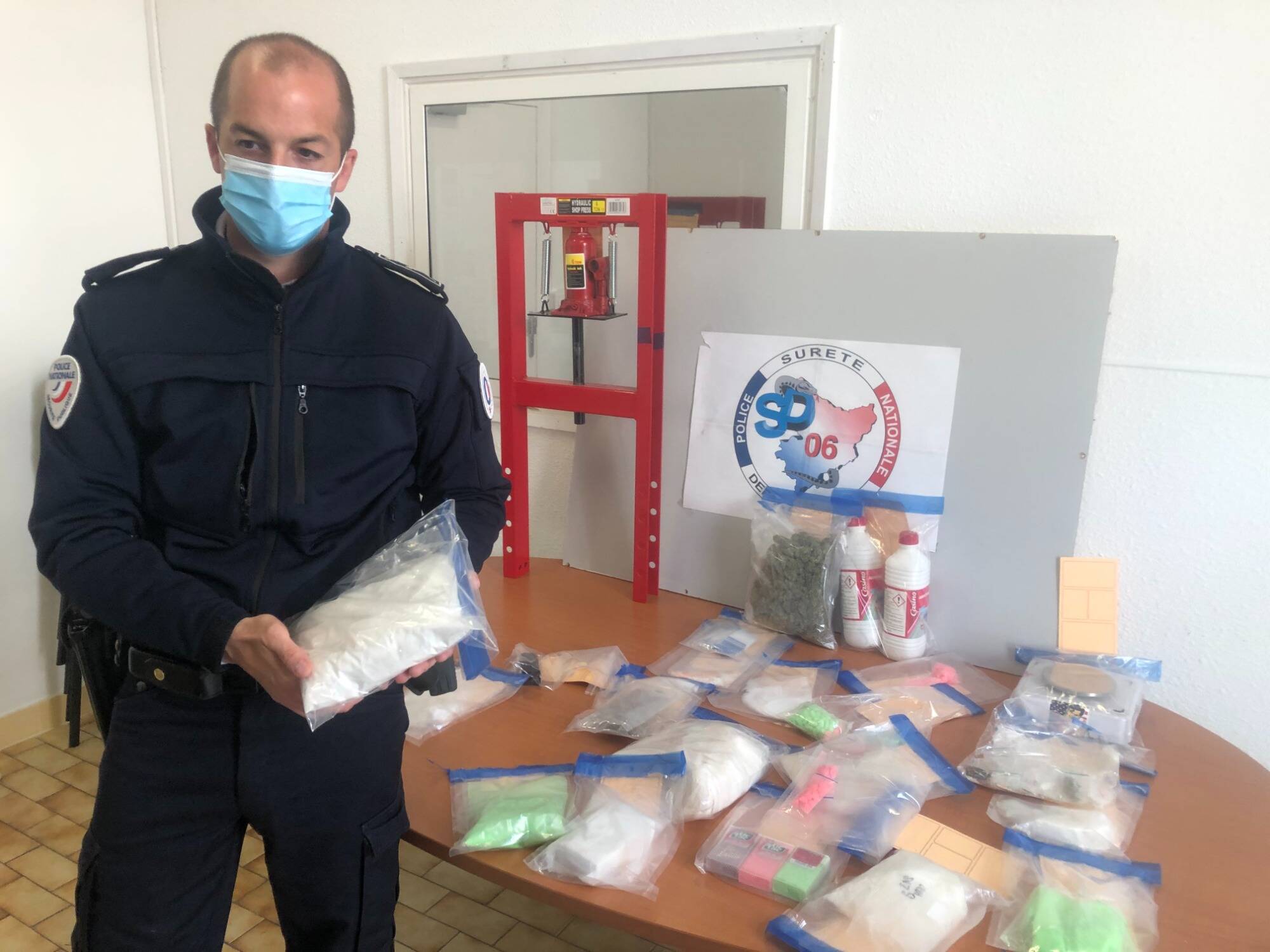 "Il n'a rien d'un caïd de la drogue". Un jeune dealer qui fournissait une clientèle aisée interpellé à Nice