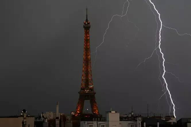 Deux morts, dont un enfant dans des orages meurtriers en France, plus de 100.000 foyers privés d'électricité