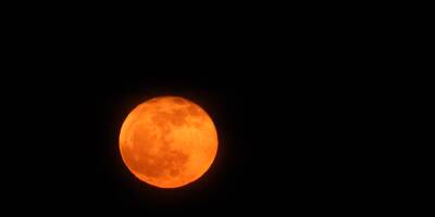 Vos images impressionnantes de la pleine Lune rose sur la Côte d'Azur