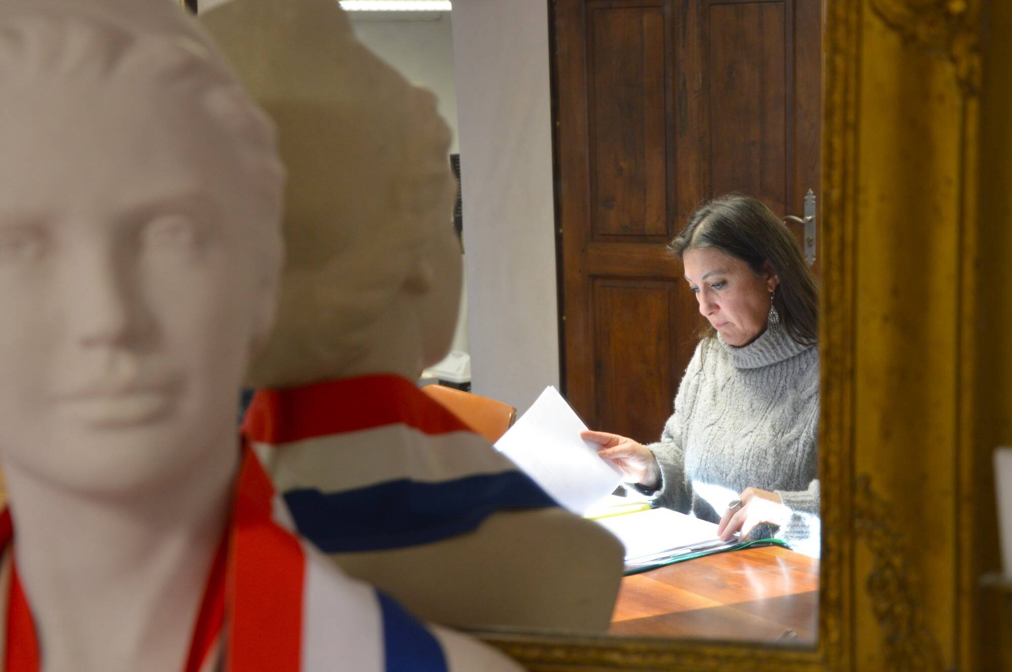 "J'ai été parachutée dans un nouveau monde": on a passé une matinée avec Mélanie Baudouin, secrétaire de mairie itinérante dans l'arrière-pays azuréen