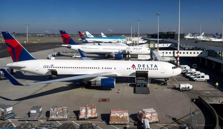 "J'ai pris 2.000 avions dans ma vie, je n'avais jamais vu ça": leur vol Nice-New York vire au cauchemar, elles témoignent