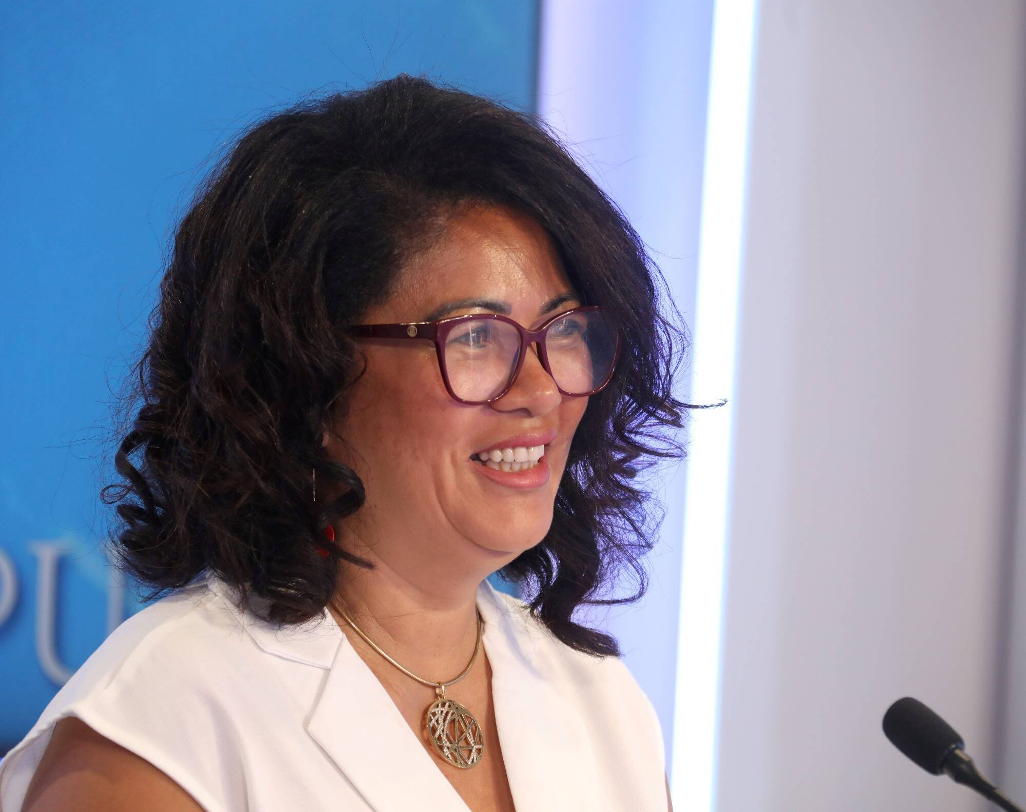 Débat de la 8e circonscription des Alpes-Maritimes: sur les retraites, "il n'y a que les imbéciles qui ne changent pas d'avis", plaide la candidate RN