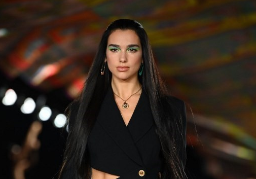 La chanteuse Dua Lipa vire son manager après une action contre des rappeurs pro-Palestine