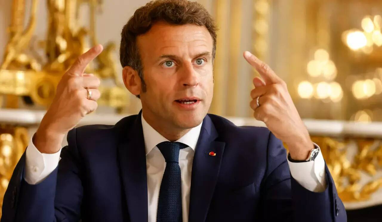 "L'heure est à un large rassemblement clairement démocrate et républicain": les premiers mots d'Emmanuel Macron après la vague RN au 1er tour des législatives