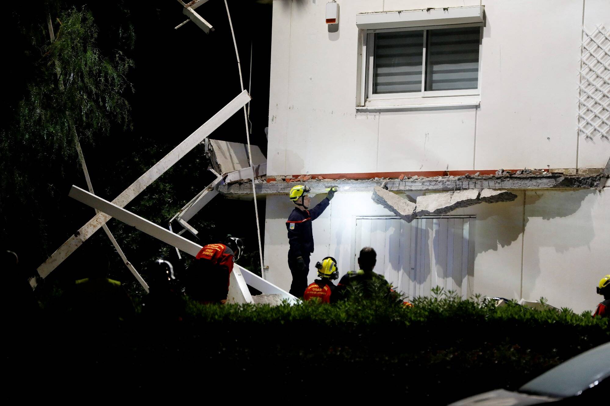 Balcons effondrés à Antibes: l'étanchéité en question, un arrêté de sécurisation urgente en cours, une expertise attendue... on fait le point 24 heures après