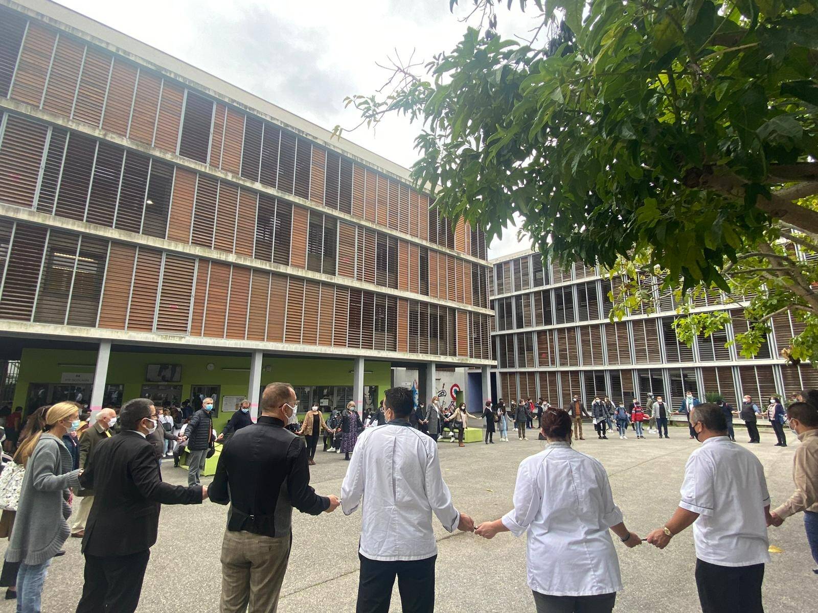 Un lycéen de 16 ans se jette par la fenêtre de son établissement à Nice