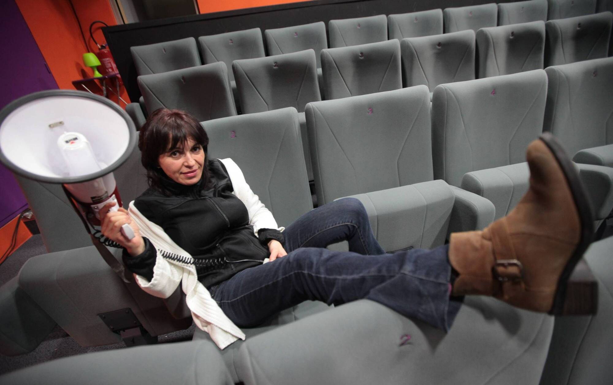 [2/2] "Pour les femmes SDF, la violence est à tous les coins de rue" Le cri d'alerte de la comédienne Elina Dumont, SDF pendant 15 ans