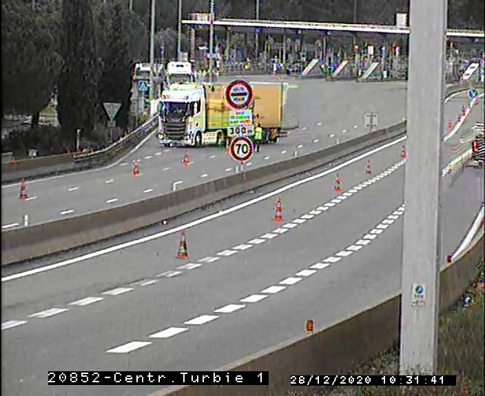 A8: les poids lourds retenus après le péage de La Turbie en direction de l'Italie ce lundi matin