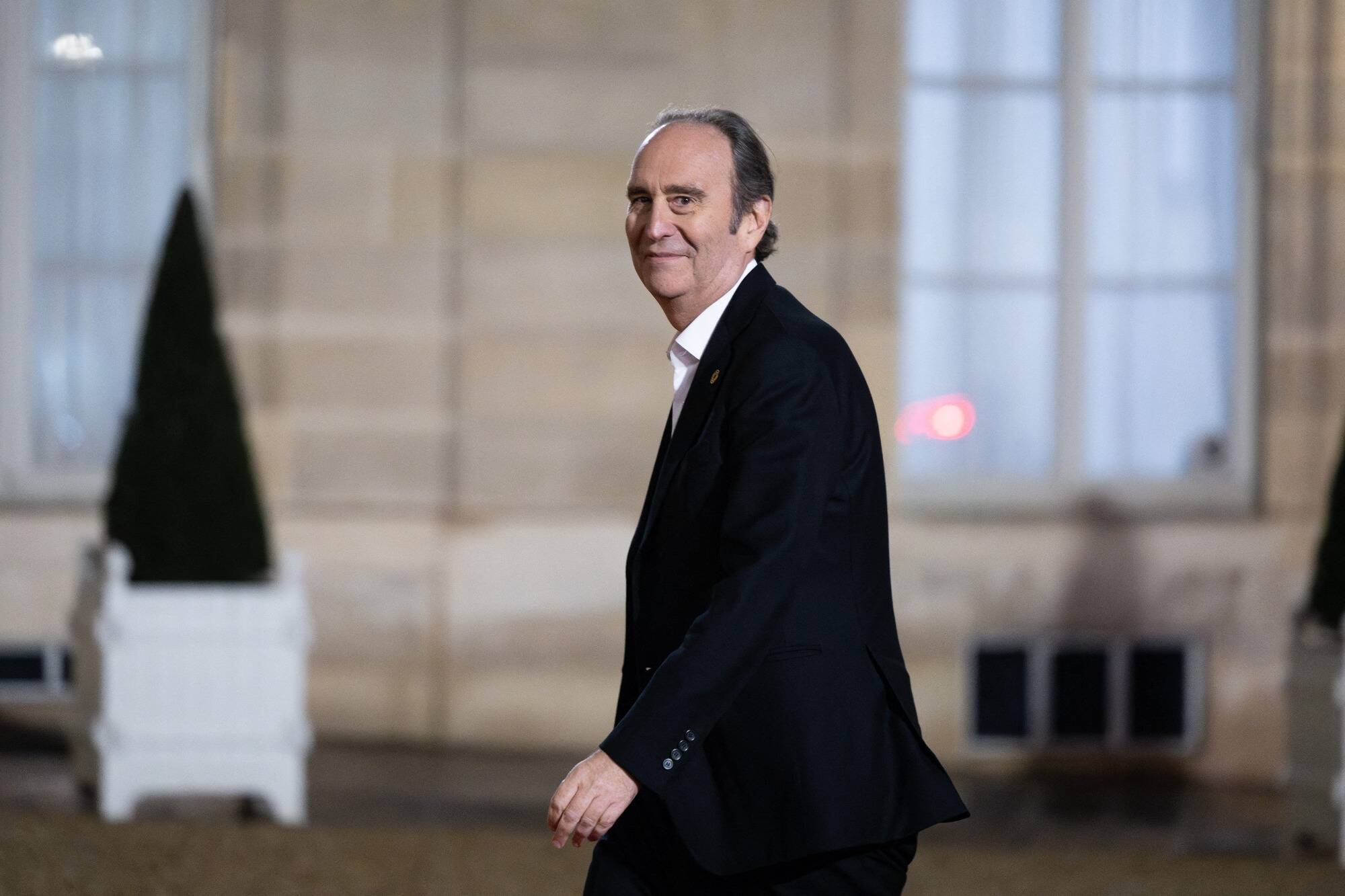 "Connard", "Proxénète", "On va régler ça au Lidl": le ton monte sur X entre les deux milliardaires Xavier Niel et Elon Musk