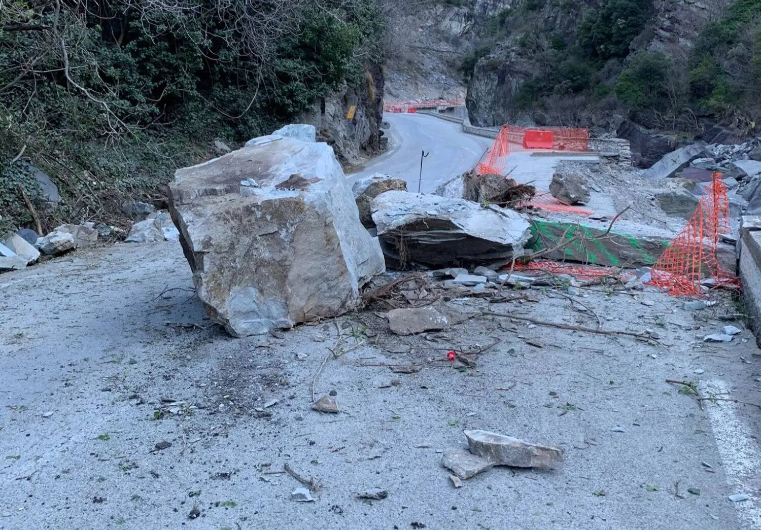 Un éboulement coupe la route entre Fontan et Saint-Dalmas dans la Roya ce mercredi matin