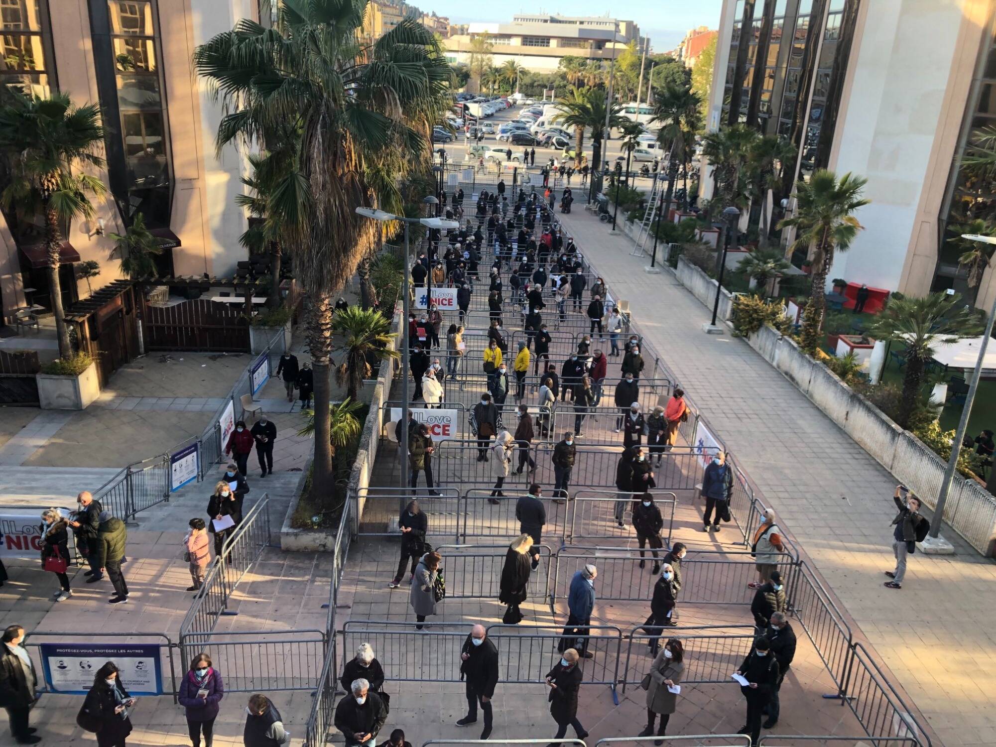 Covid-19: le nombre de rendez-vous pris pour une première injection de vaccin repart la hausse dans les Alpes-Maritimes