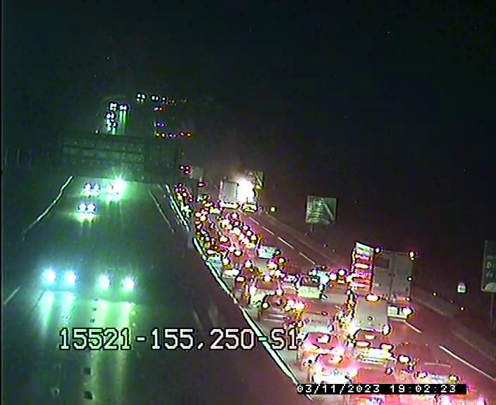 Une voiture en feu sur l'A8 entre les Alpes-Maritimes et le Var provoque des ralentissements