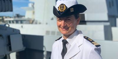 À Toulon, une femme devient le nouveau commandant d'un navire de premier rang de la Marine