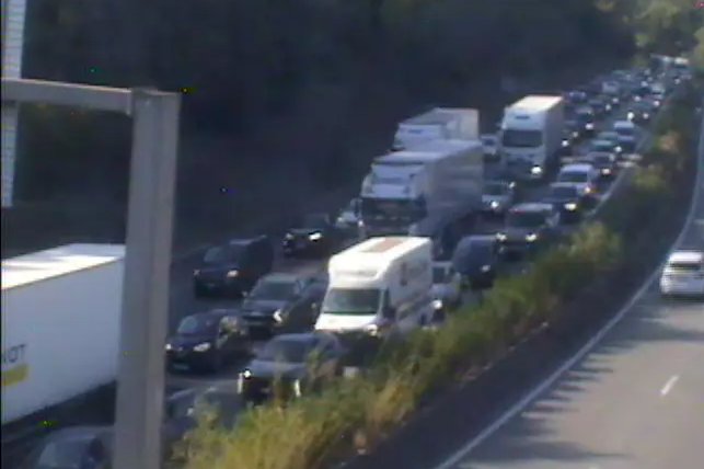 Deux morts, un blessé grave, 10km de bouchons... ce que l'on sait du dramatique accident sur l'A8 dans le Var