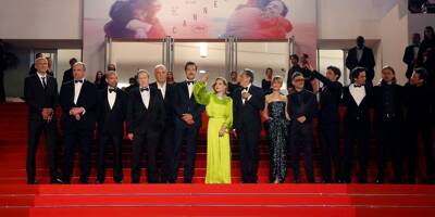 Scène cocasse sur le tapis rouge cannois: la robe fantasque d'Isabelle Huppert se coince dans celle de Marina Foïs lors de la montée des marches