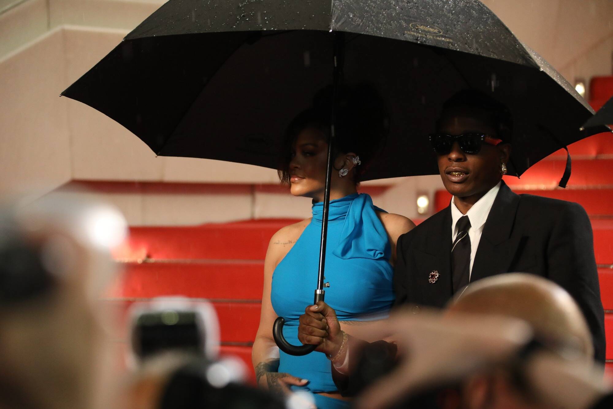 78e édition du Festival de Cannes: Rihanna crée la surprise sur le tapis rouge à la sortie de la projection de "Highest 2 Lowest"