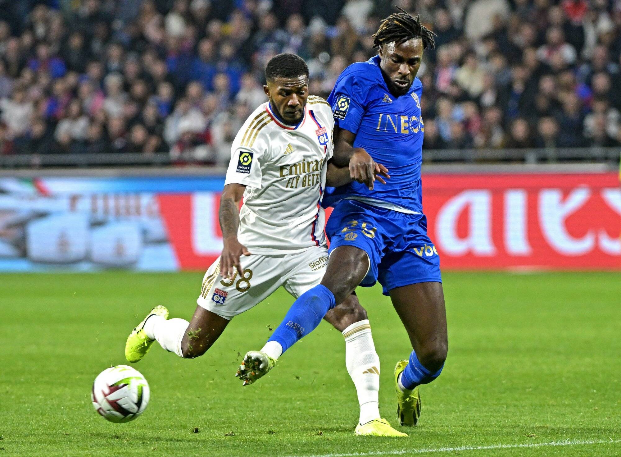 "Le Var aurait dû intervenir pour une faute sur Lotomba": le directeur technique de l'arbitrage reconnaît une erreur sur Lyon-Nice